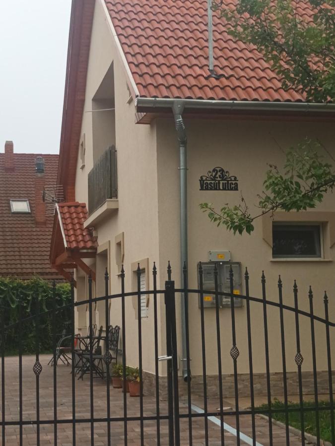 Napsugar Apartmanhaz Balatonlelle Dış mekan fotoğraf